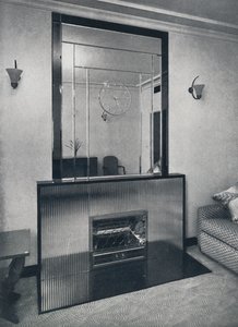 जेम्स क्लार्क एंड सन लिमिटेड, 1940 द्वारा इलेक्ट्रिक फायरप्लेस और ओवरमंटेल द्वारा अज्ञात