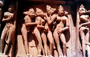 कामुक मूर्तिकला, हिंदू मंदिर, खजुराहो, भारत, 950 - 1050