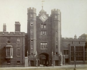 1856 में लंदन के सेंट जेम्‍स पैलेस का बाहरी भाग। द्वारा अज्ञात