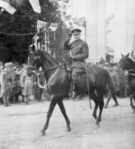 14 जुलाई 1919 को फ्रांस की जीत परेड के दौरान फील्ड मार्शल सर डगलस हैग द्वारा अज्ञात