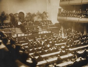 राष्ट्र संघ की पहली बैठक, 15 नवंबर, 1920 को जिनेवा, 1920 में। द्वारा अज्ञात