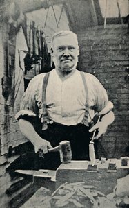 फोर्जिंग ए ब्लेड, c1917 द्वारा अज्ञात