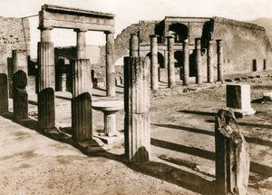 त्रिकोणीय छेद, पोम्पेई, इटली, c1900s द्वारा अज्ञात