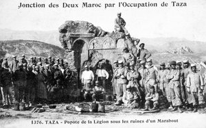 फ्रांसीसी विदेशी सेना कुछ मार्बाउट खंडहर, ताज़ा, मोरक्को, 1904 द्वारा द्वारा अज्ञात