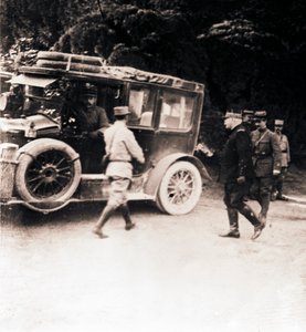 फ्रांसीसी अधिकारी और वाहन, c1914-c1918। द्वारा अज्ञात