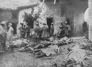 1915 की पंक्तियों के पीछे एक खेत में एक हमले के दौरान हटाए गए फ्रांसीसी घायल द्वारा अज्ञात