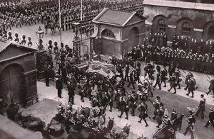 20 मई 1910 को किंग एडवर्ड सप्तम, व्हाइटहॉल, लंदन का अंतिम संस्कार जुलूस। द्वारा अज्ञात