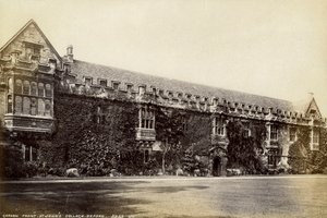 गार्डन फ्रंट, सेंट जॉन्स कॉलेज, ऑक्सफ़ोर्ड, ऑक्सफ़ोर्डशायर, 19 वीं सदी के अंत या 20 वीं सदी की शुरुआत में द्वारा अज्ञात