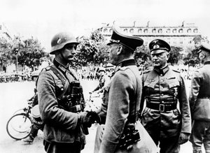 पेरिस पर कब्जा करने के बाद जर्मन जीत परेड, जून 1940 द्वारा अज्ञात