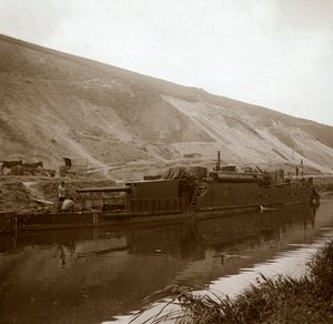 गनबोट, जेनिकोर्ट, उत्तरी फ्रांस, c1914-c1918 द्वारा अज्ञात