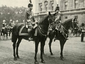मेजर द ड्यूक ऑफ ग्लूसेस्टर के साथ, ट्रोपिंग द कलर, 1928, 1937 में। द्वारा अज्ञात