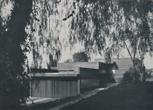 रिचर्ड जे न्यूट्रा द्वारा लॉस एंजिल्स में हाउस। - सड़क के दृष्टिकोण से पहलू, 1942 द्वारा अज्ञात