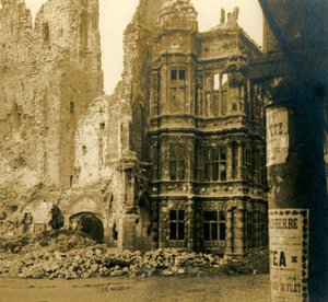 सिटी हॉल, अर्रास, उत्तरी फ्रांस, c1914-c1918। द्वारा अज्ञात