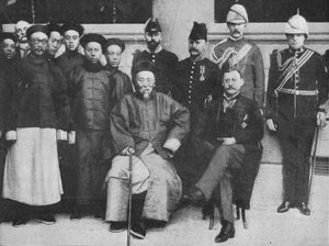 सुदूर कैथेय में - ली हंग के 1900 में जाने से पहले लिया गया हांगकांग का एक दिलचस्प समूह द्वारा अज्ञात