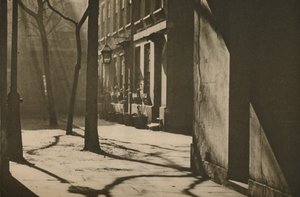 अलमारी कोर्ट में, एक शाही संग्रहालय की साइट पर निर्मित, c1935। द्वारा अज्ञात