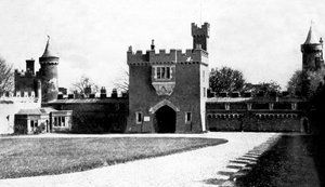 Killyleagh कैसल प्रांगण, Killyleagh, काउंटी डाउन, उत्तरी द्वीप, 20 वीं सदी की शुरुआत में द्वारा अज्ञात