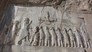 राजा दारा प्रथम और कैदी, 521 ई.पू द्वारा अज्ञात