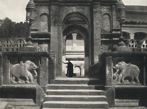 1926 के कैंडी के पवित्र दाँत दलादा मालीगावा विहार के मंदिर में मठ द्वारा अज्ञात