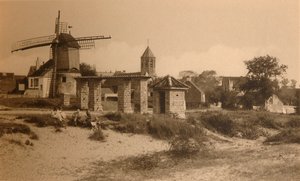 ओल्ड मिल और चर्च, ओल्ड विंडमिल और चर्च, c1900। द्वारा अज्ञात