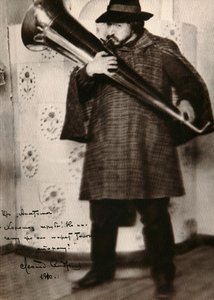 लियोनिद आंद्रेयेव, रूसी लेखक, एक संगीत वाद्ययंत्र बजाना, c1900 द्वारा अज्ञात