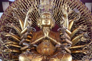 लिन्ह उनग बौद्ध शिवालय। करुणा के बोधिसत्व, हजार-सशस्त्र अवलोकितेश्वर। मूर्ति। दनांग। वियतनाम द्वारा अज्ञात
