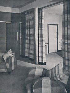 लंदन के एक घर में लिविंग-रूम, रेमंड मैकग्राथ द्वारा डिज़ाइन किया गया, ARIBA, 1936 द्वारा अज्ञात