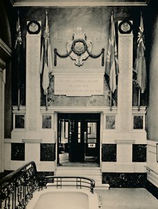 लॉयड्स वॉर मेमोरियल, 1928 द्वारा अज्ञात