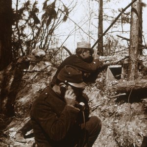 लुक-आउट पोस्ट, बोइस-ले-प्रेट्रे, उत्तरी फ्रांस, c1914-c1915 द्वारा अज्ञात