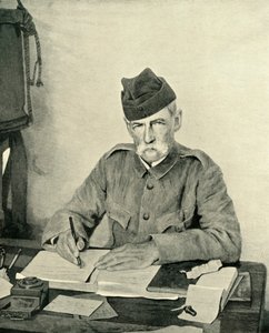 लॉर्ड रॉबर्ट्स अपने लेखन में, c1900, 1901। द्वारा अज्ञात