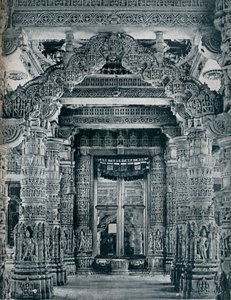 दिलवाड़ा, माउंट आबू में एक जैन मंदिर के प्रवेश द्वार पर संगमरमर की मूर्तिकला, c1100। द्वारा अज्ञात