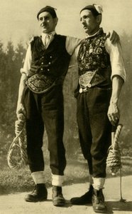 पारंपरिक पोशाक में पुरुषों, Mühlviertel, ऊपरी ऑस्ट्रिया, c1935। द्वारा अज्ञात