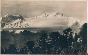 माइटी किन्चिंजुंगा, c1940 द्वारा अज्ञात