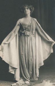 मिस गेब्रियल रे, 1883-1973, c1930। द्वारा अज्ञात