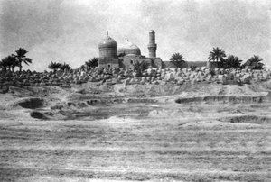1918 में बगदाद के पास मस्जिद और कब्रिस्तान द्वारा अज्ञात