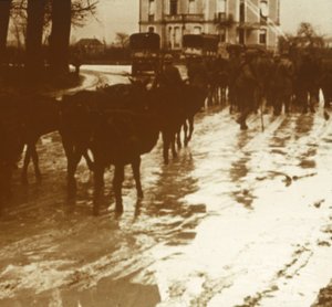 आपूर्ति, वर्दुन, उत्तरी फ्रांस, c1914-c1918 के साथ खच्चर ट्रेन द्वारा अज्ञात