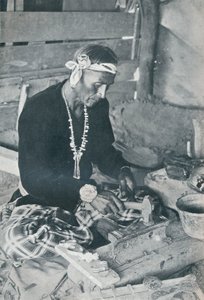 नवाजो सिल्वर और फ़िरोज़ा ज्वैलरी, 1931 द्वारा अज्ञात