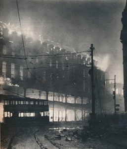 बमबारी के नौ घंटे। जब शेफ़ील्ड की बारी आई तो यह मध्य सर्दियों का था। 1940 1942 द्वारा अज्ञात