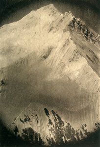माउंट एवरेस्ट के नॉर्थ ईस्ट रिज, c1918-c1939। द्वारा अज्ञात
