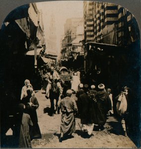 एल चोईर, मिस्र के काहिरा के अरब बाज़ार क्वार्टर में एक नैरो स्ट्रीट, 1903 द्वारा अज्ञात