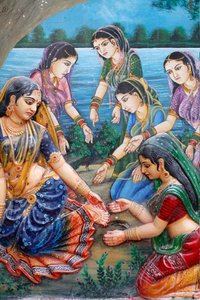 एक दिन जब राधा कृष्ण से मिलने के लिए चल रही थी, उसने एक पके इमली के फल की मोटी छाल पर कदम रखा और इससे उसका पैर कट गया। इससे उसे कृष्ण से मिलने में देरी हुई; इसलिए उसने पेड़ को श्राप दिया कि उसके फल नहीं पकेंगे। वृंदावन भारत द्वारा अज्ञात