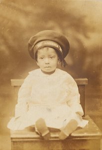 एक छोटे बच्चे की छवि वाला फोटोग्राफिक पोस्टकार्ड, 1918-1930। द्वारा अज्ञात