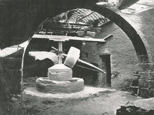 आदिम मकई-मिल, नील डेल्टा, मिस्र, 1895। द्वारा अज्ञात