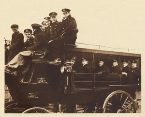 प्रिंस अल्बर्ट, क्रूज़र कंबरलैंड, 1913, 1937 पर सवार होने के लिए डेवनपोर्ट पहुंचे द्वारा अज्ञात
