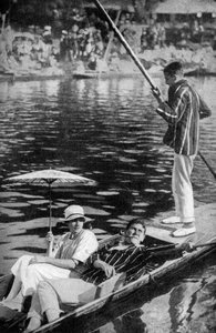 टेम्स पर सजा, c1922 द्वारा अज्ञात