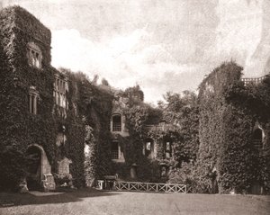 रागलान कैसल, मॉनमाउथशायर, वेल्स, 1894। द्वारा अज्ञात