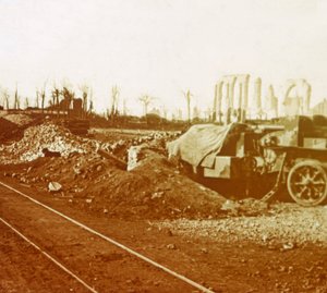नूर्ड्सकोटे, फ़्लैंडर्स, बेल्जियम के गाँव में रेलवे लाइनें, c1914-c1918 द्वारा अज्ञात