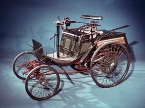 जर्मन इंजन 1894 में रियर इंजन वाली बेंज वेलो कार द्वारा अज्ञात