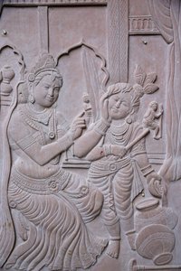 अपनी सौतेली माँ यशोदा के साथ हिंदू भगवान कृष्ण को दर्शाती राहत। इंडिया द्वारा अज्ञात