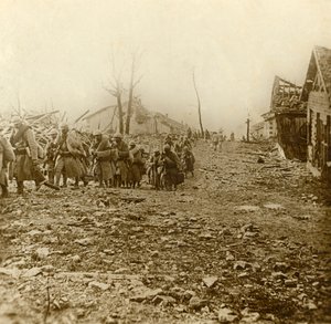 डौमोंट, उत्तरी फ्रांस, 1916 के हमले में राहत पैदल सेना द्वारा अज्ञात