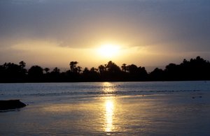नदी सूर्यास्त, मिस्र में नील नदी द्वारा अज्ञात
